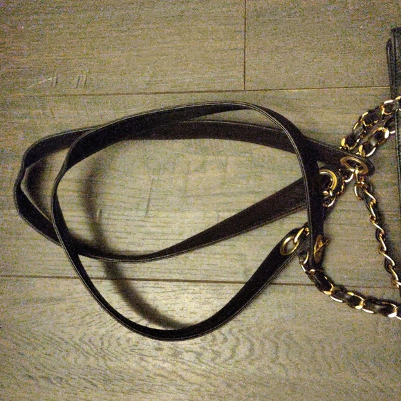 Chanel Black Quilted Leather Shoulder Bag - Picture 2 of 16